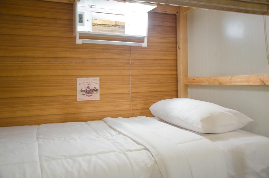Bed And Butler Hostel Banguecoque Exterior foto