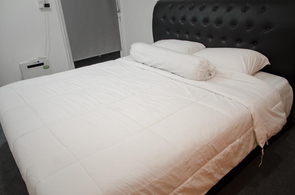 Bed And Butler Hostel Banguecoque Exterior foto
